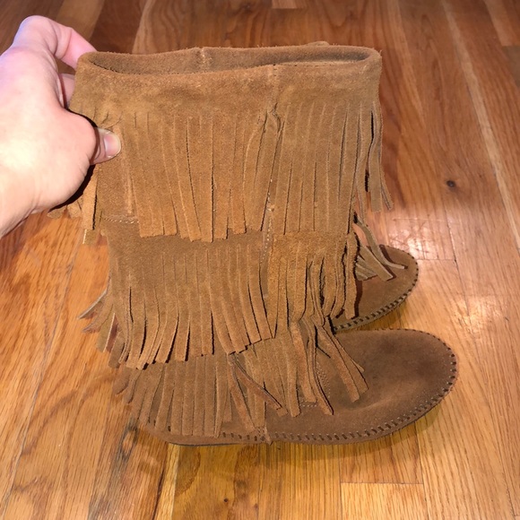 Women’s size 5 Minnetonka Fringe boots - Picture 1 of 6